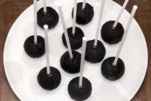 Cake Pops-केक पॉप्स