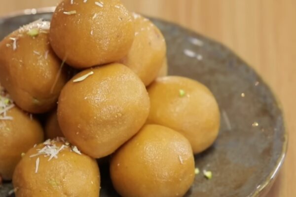 Besan Ke Laddu