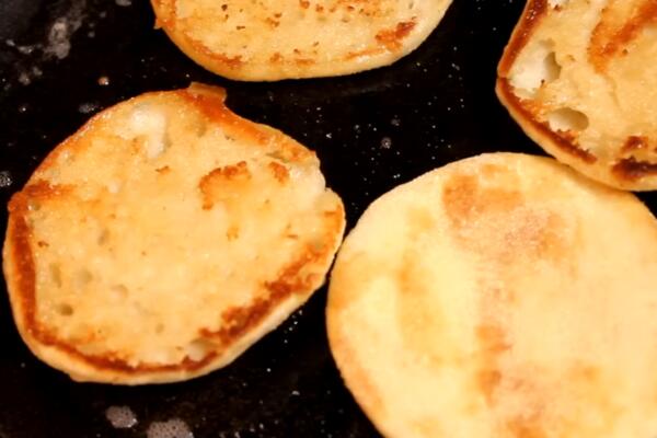 Eggs Benedict Recipe in Hindi: