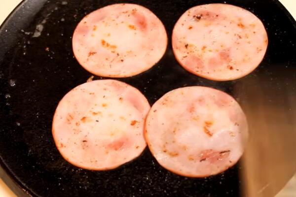 Eggs Benedict Recipe in Hindi: