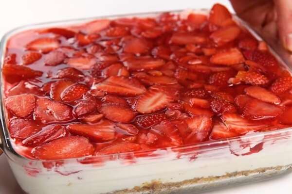 Strawberry Pretzel Salad Recipe
