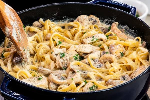 Fettuccine Alfredo Recipe in Hindi